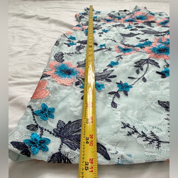 Guess Light Blue Lace Embroidered Sheath Dress | Sweetheart Neckline | Size 4 - Picture 7 of 17